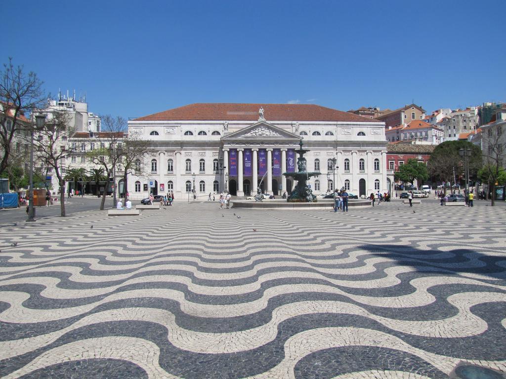 Remodeled Historic Apartment In Bairro Alto Lisbona Esterno foto