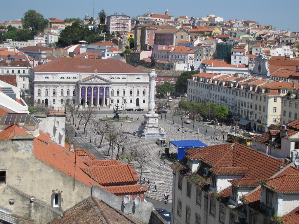 Remodeled Historic Apartment In Bairro Alto Lisbona Esterno foto