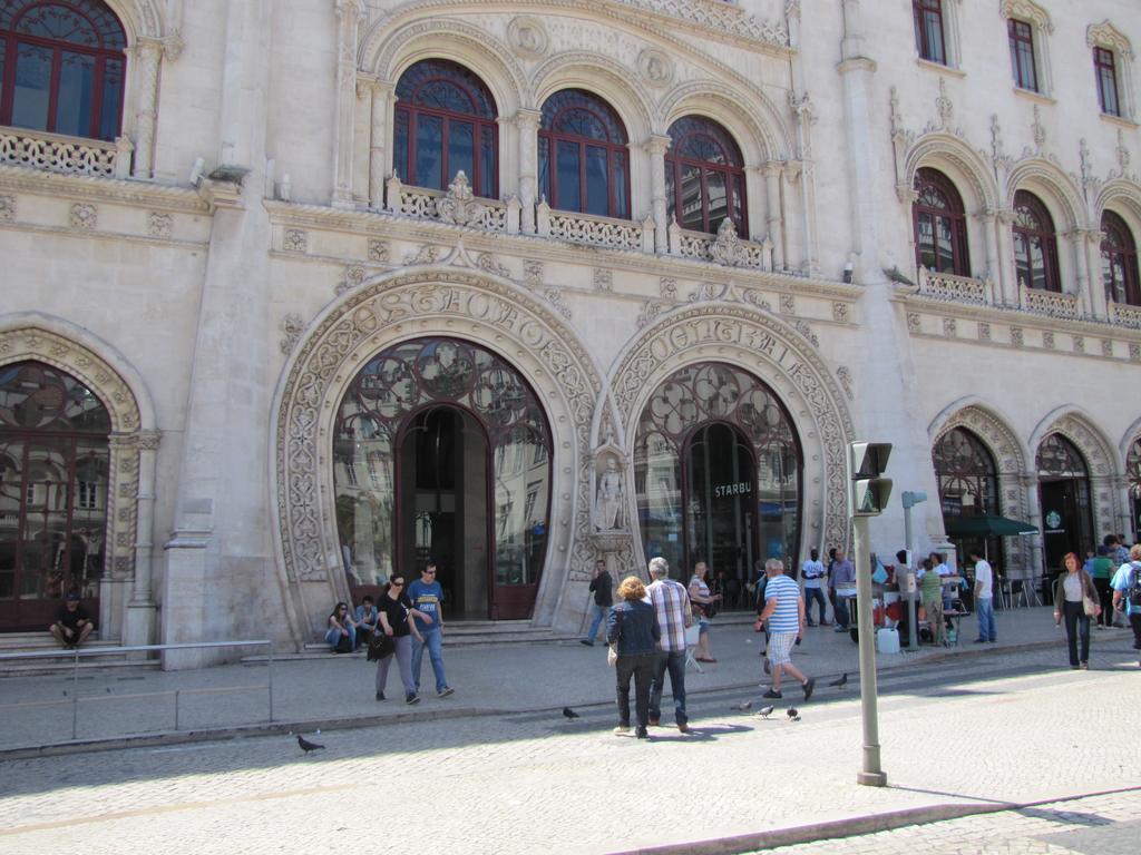 Remodeled Historic Apartment In Bairro Alto Lisbona Esterno foto