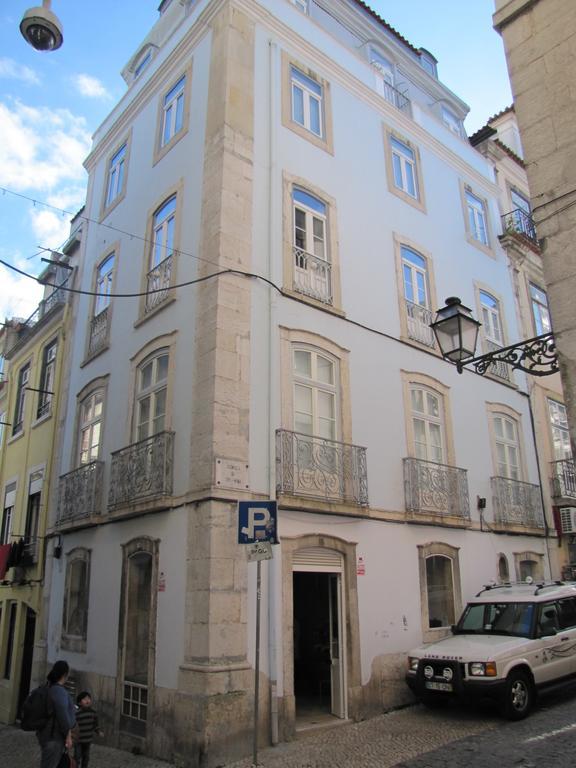 Remodeled Historic Apartment In Bairro Alto Lisbona Esterno foto