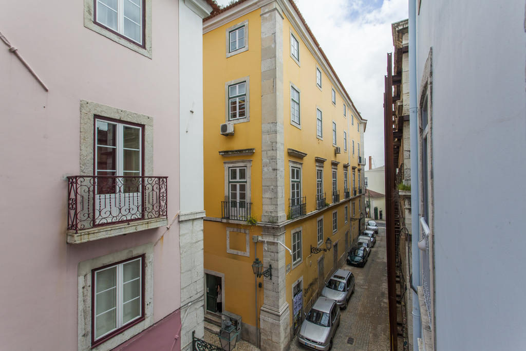 Remodeled Historic Apartment In Bairro Alto Lisbona Camera foto