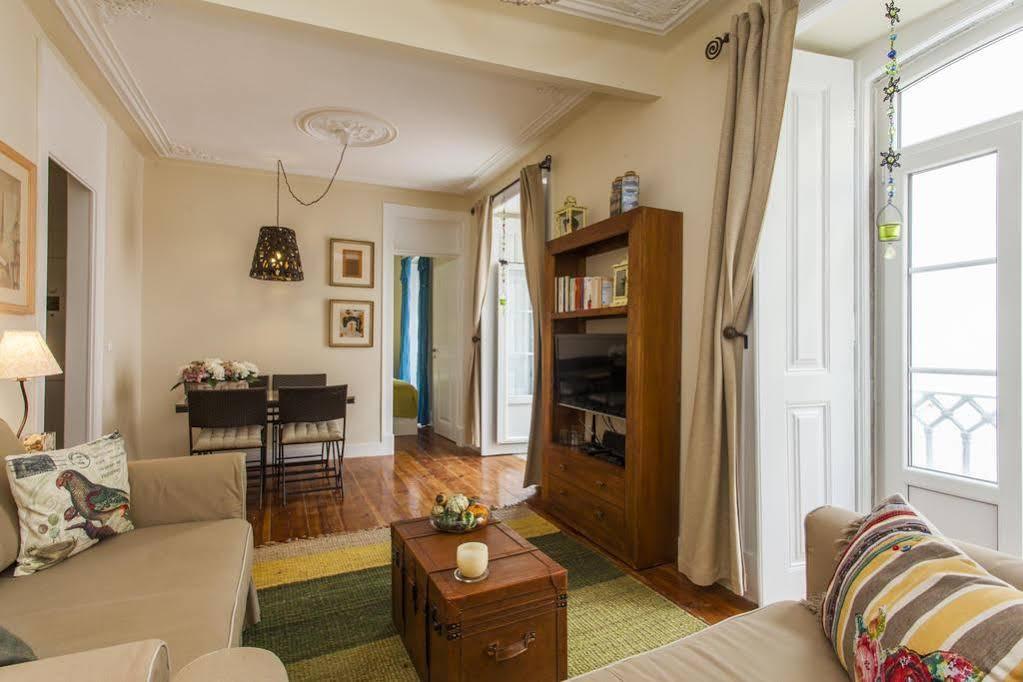 Remodeled Historic Apartment In Bairro Alto Lisbona Esterno foto