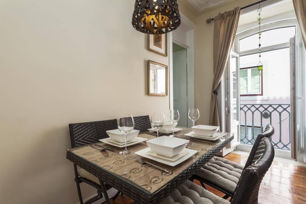 Remodeled Historic Apartment In Bairro Alto Lisbona Esterno foto