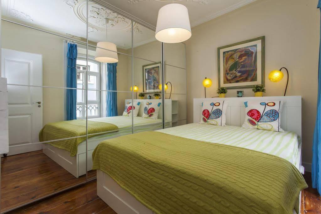 Remodeled Historic Apartment In Bairro Alto Lisbona Esterno foto